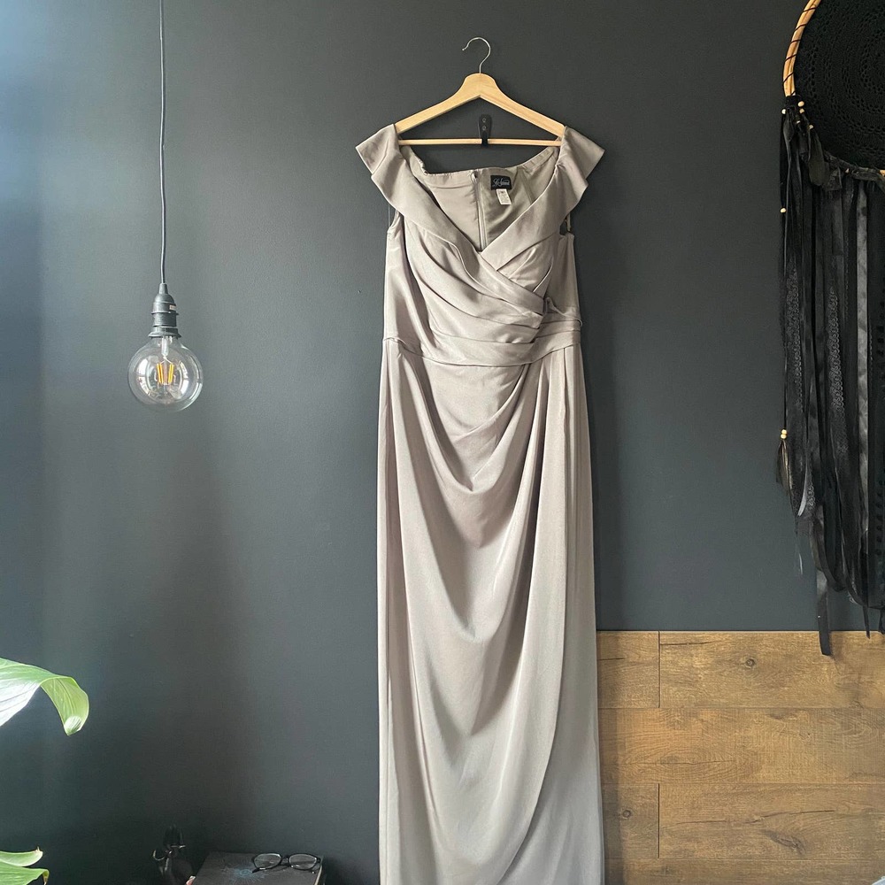 La Femme Surplice Off the Shoulder Column Gown NEW Sz 16 - Picture 6 of 15